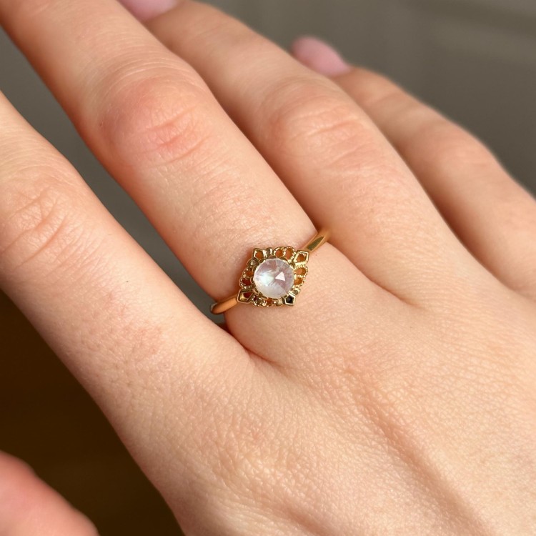 Tradycyjny Pierścionek W Stylu Retro Z Kamieniem Księżycowym Gold