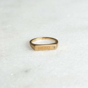 Złoty Personalizowany Sygnet z Białym Diamentem