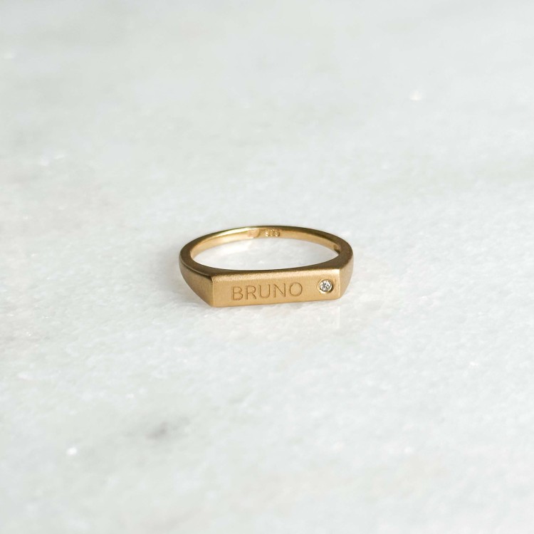 Złoty Personalizowany Sygnet z Białym Diamentem