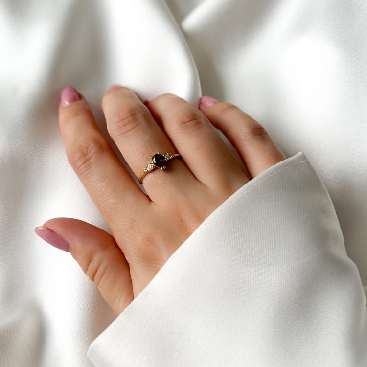 Złoty Pierścionek Kropla z Granatem i Brylantami