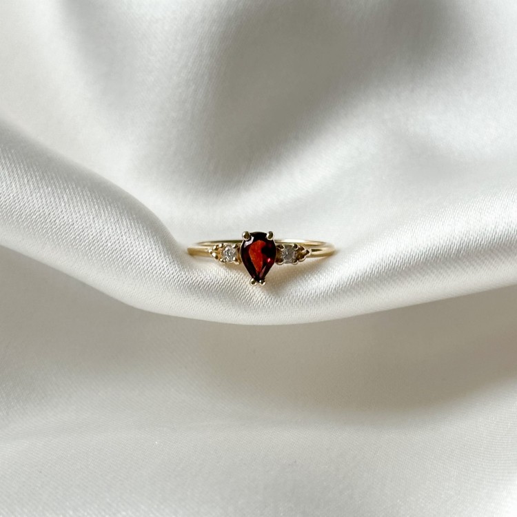 Złoty Pierścionek Kropla z Granatem i Brylantami