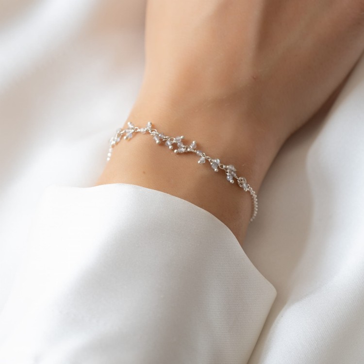 BRANSOLETKA Z WISZĄCYMI LABRADORYTAMI SILVER cialo.jpg