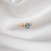 Złoty Pierścionek z Topazem Swiss Blue i Brylantami (id: 1576)