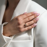 Złoty Pierścionek z Kwadratowym Topazem Białym