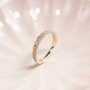 Złota Obrączka z Brylantami i Ozdobnym Splotem 0,13 ct