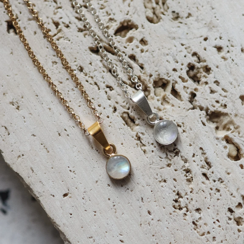 Naszyjnik Kamień Księżycowy Płaski 6mm Silver