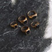 Sygnet z Owalnym Onyksem Gold