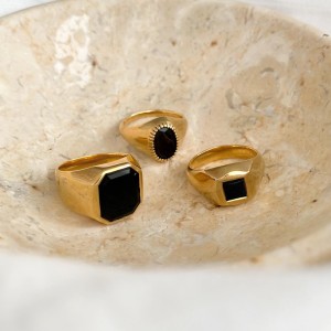 Sygnet z Owalnym Onyksem Gold