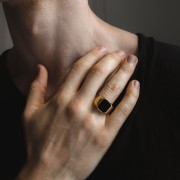 Sygnet z Dużym Onyksem Gold