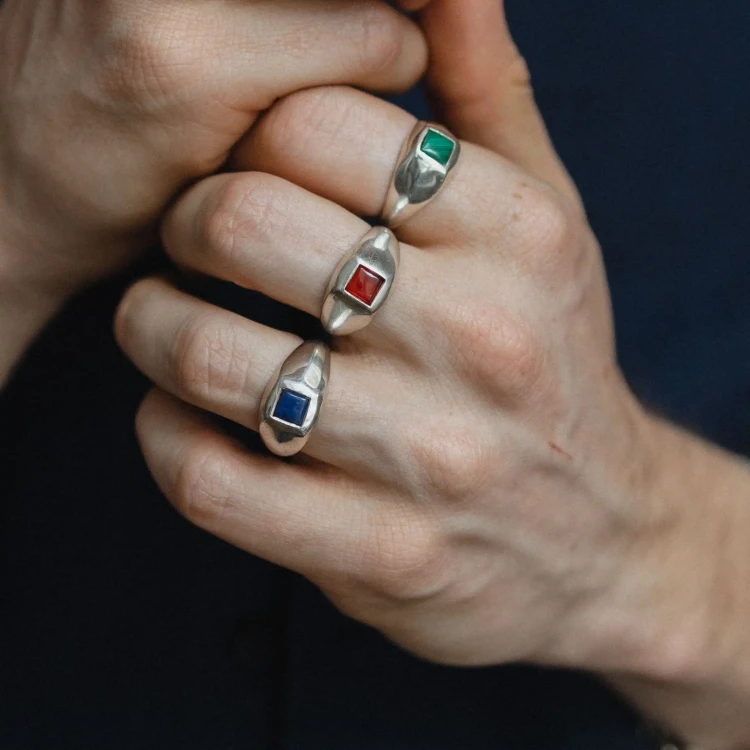 Sygnet z Kwadratowym Dumortierytem