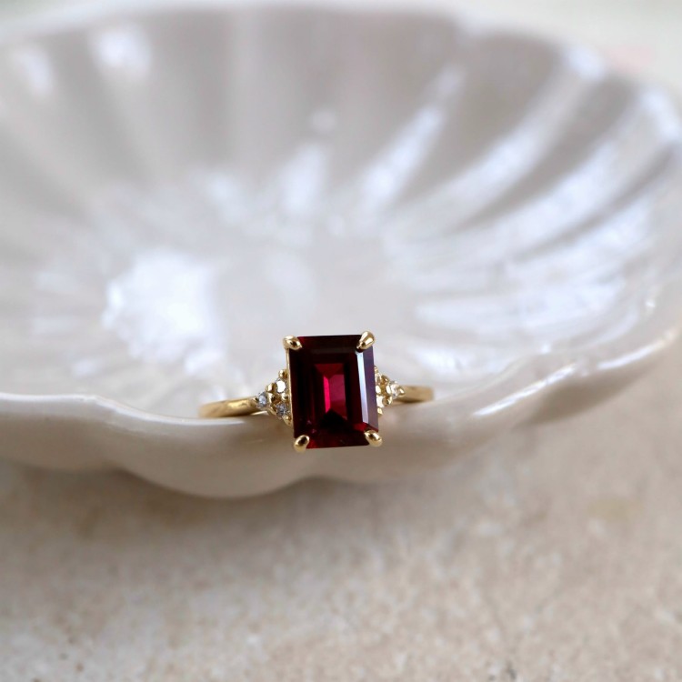 Złoty Pierścionek z Prostokątnym Rodolitem i 6 Brylantami (id: 2869)