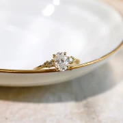 Złoty Pierścionek z Diamentem Laboratoryjnym 0,4 ct i Brylantami