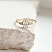 Złoty Pierścionek z Diamentem Laboratoryjnym 0,4 ct i Brylantami
