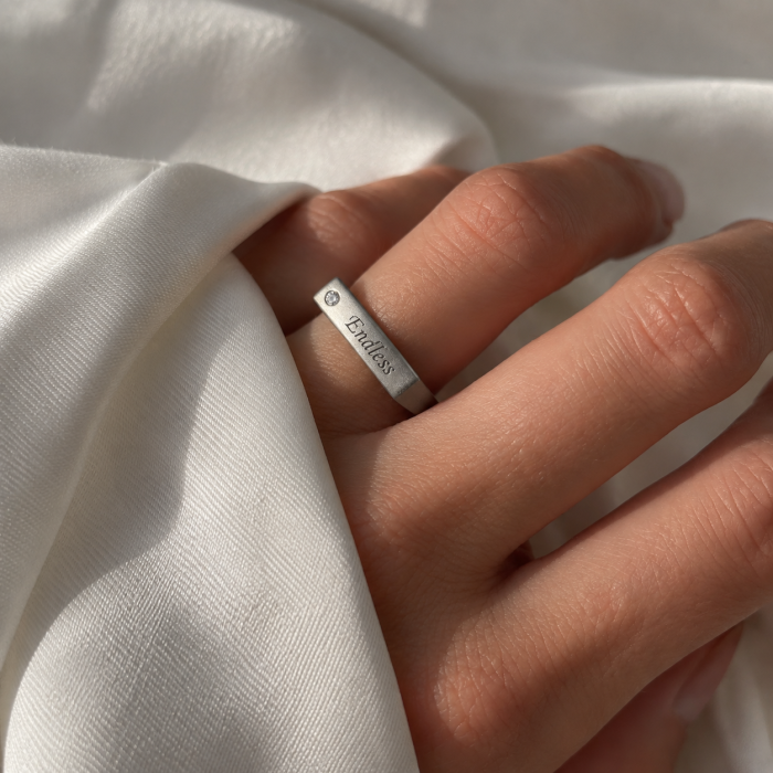 Personalizowany Sygnet z Białym Diamentem Silver