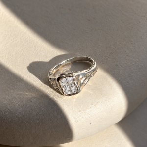 Nieregularny Złoty Pierścionek z Diamentem Laboratoryjnym 1,2 ct