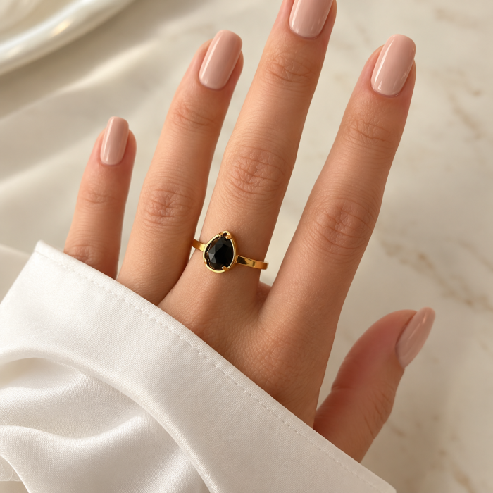Złoty Pierścionek Łezka ze Spinelem