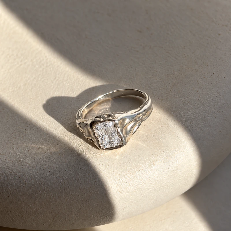 Nieregularny Złoty Pierścionek z Diamentem Laboratoryjnym 1,2 ct