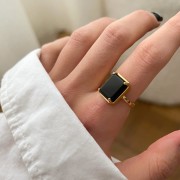 Pierścionek z onyksem