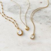 Naszyjniki z kamieniem księżycowym