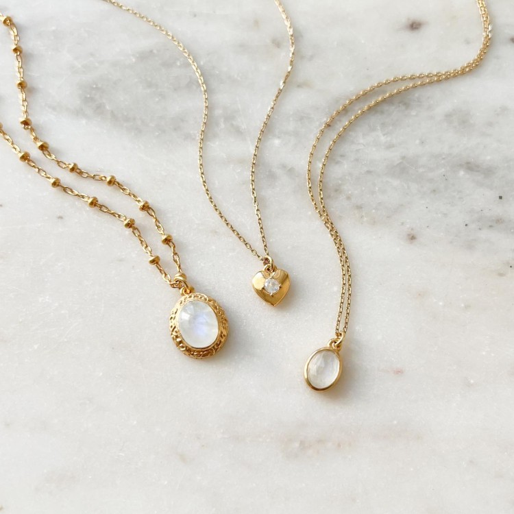 Naszyjniki z kamieniem księżycowym