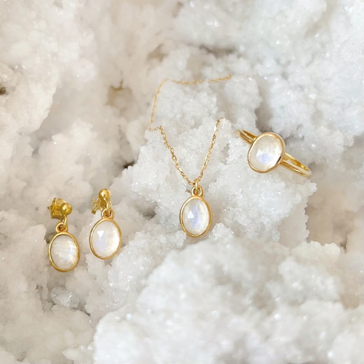 Biżuteria z kamieniem księżycowym