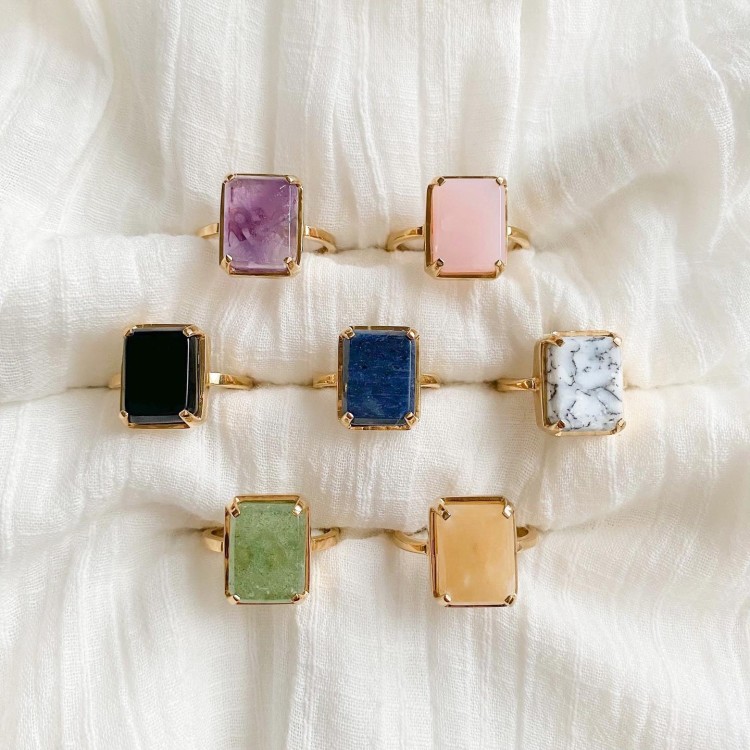 Pierścionki z prostokątnym minerałem