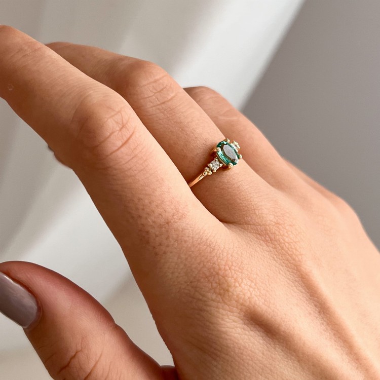 szmaragd z brylantami