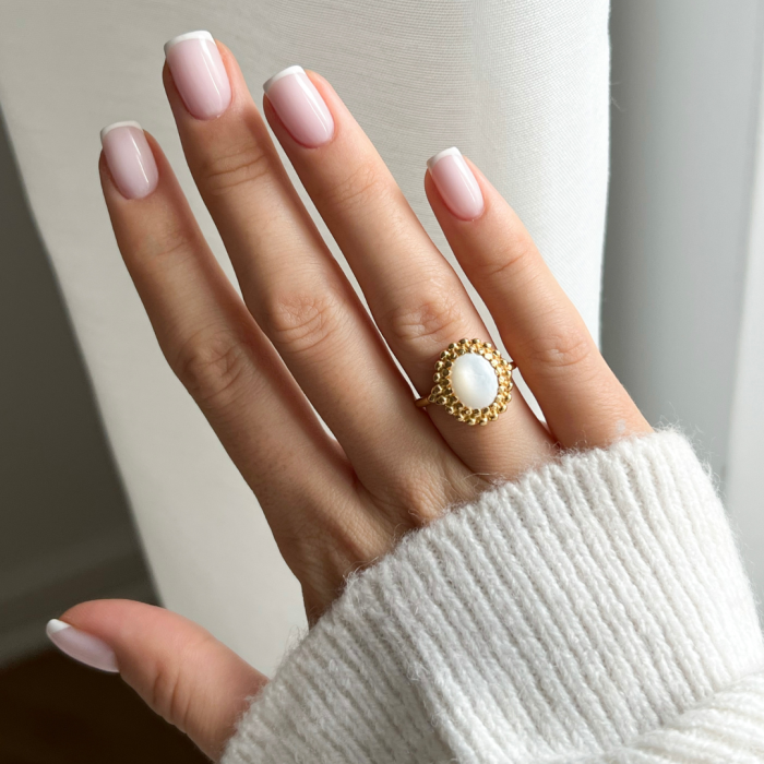 Pierścionek w Stylu Vintage z Masą Perłową Gold