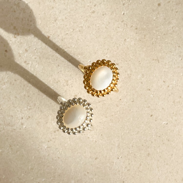 Pierścionek w Stylu Vintage z Masą Perłową Gold